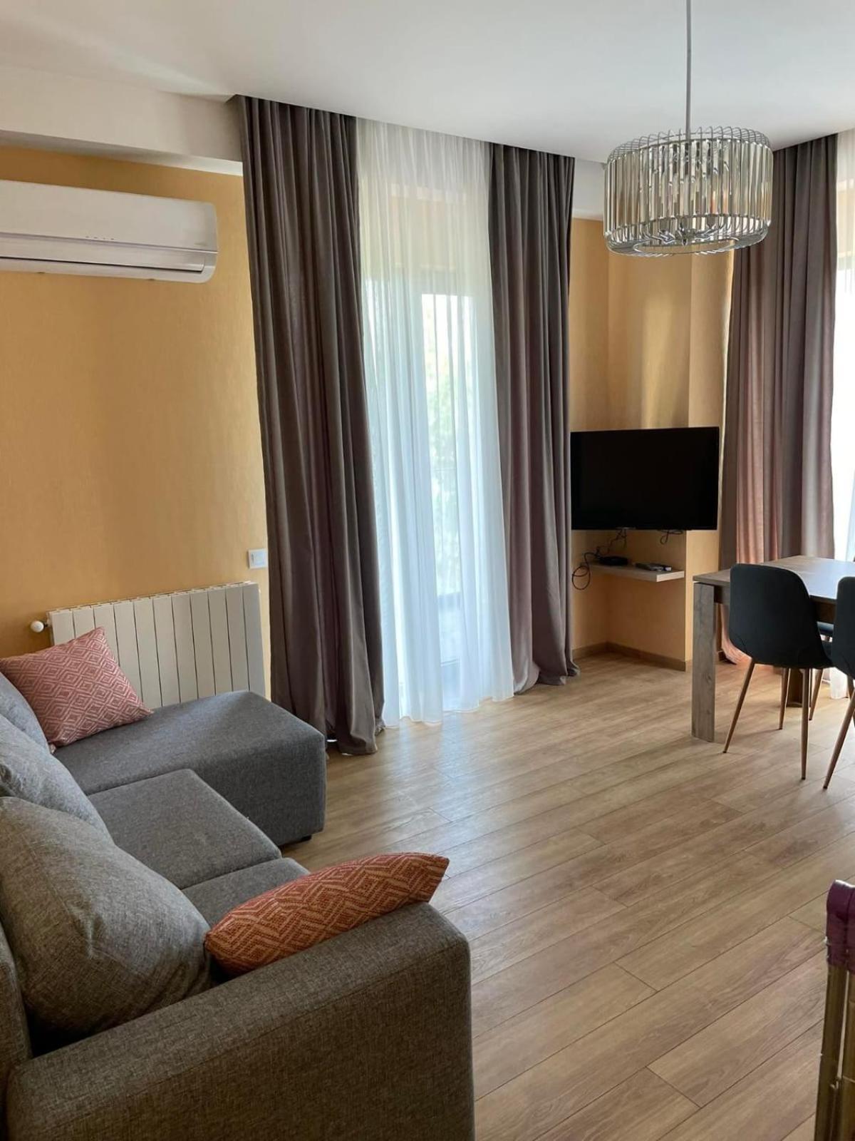 Tbilisi Hilton Apartment Esterno foto