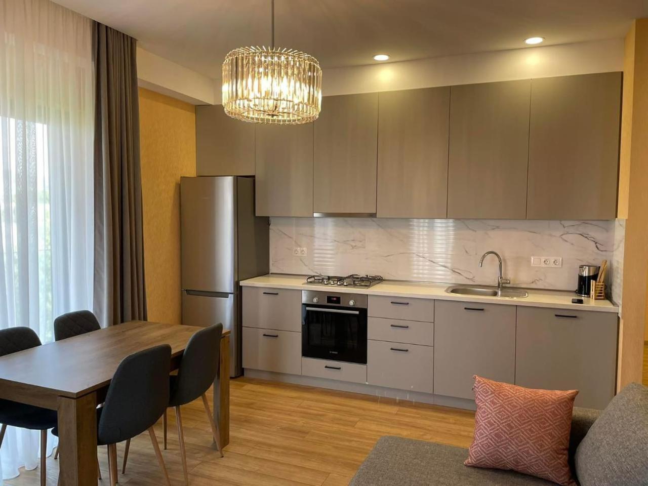 Tbilisi Hilton Apartment Esterno foto