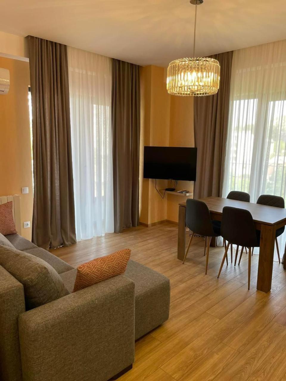 Tbilisi Hilton Apartment Esterno foto